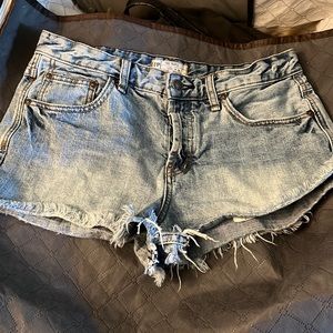 Free People blue denim shorts w29in l28 in rise 29 in